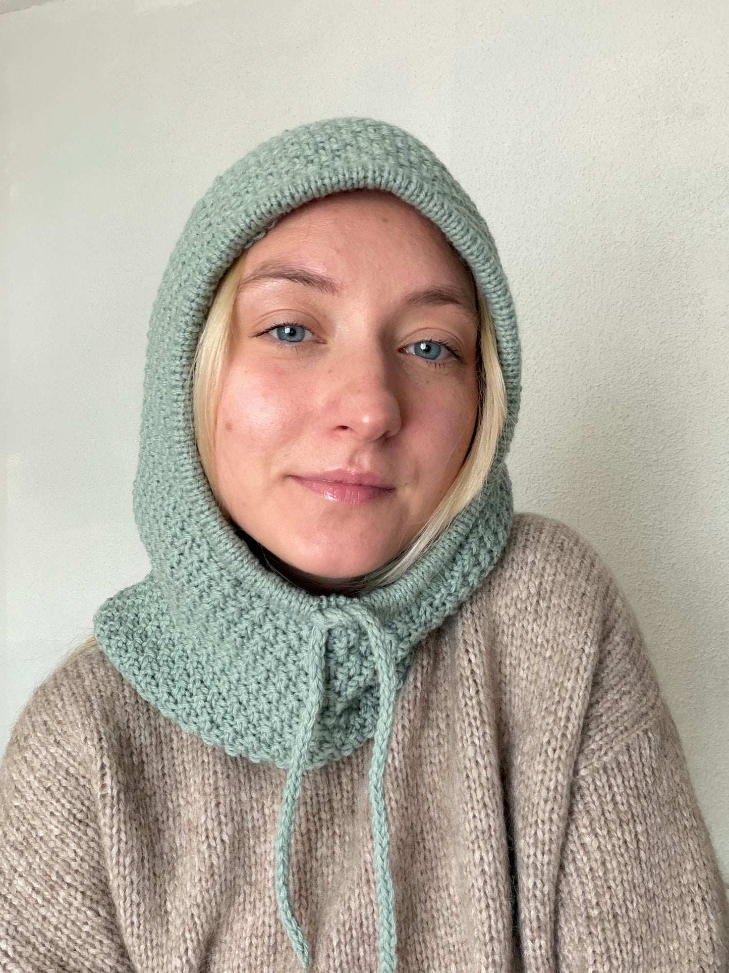 Balaklāva "Pērle" Latviešu valodā