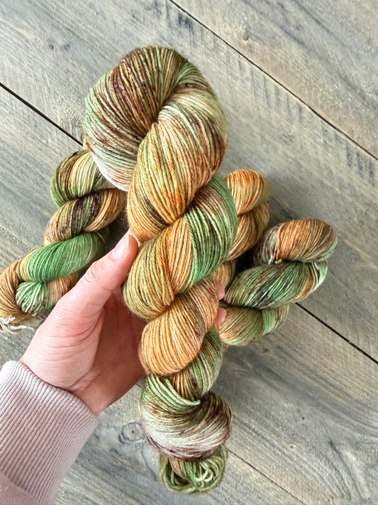 Hand Dyed yarn by Stoncusknit