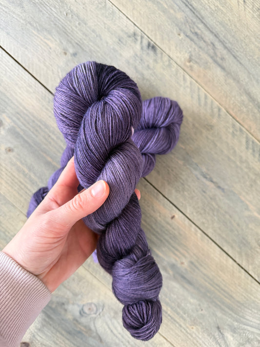 Hand Dyed yarn by Stoncusknit