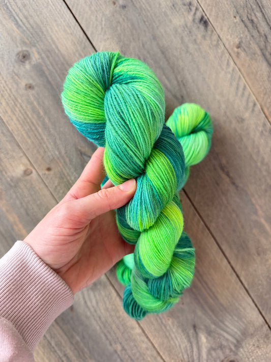 Hand Dyed yarn by Stoncusknit