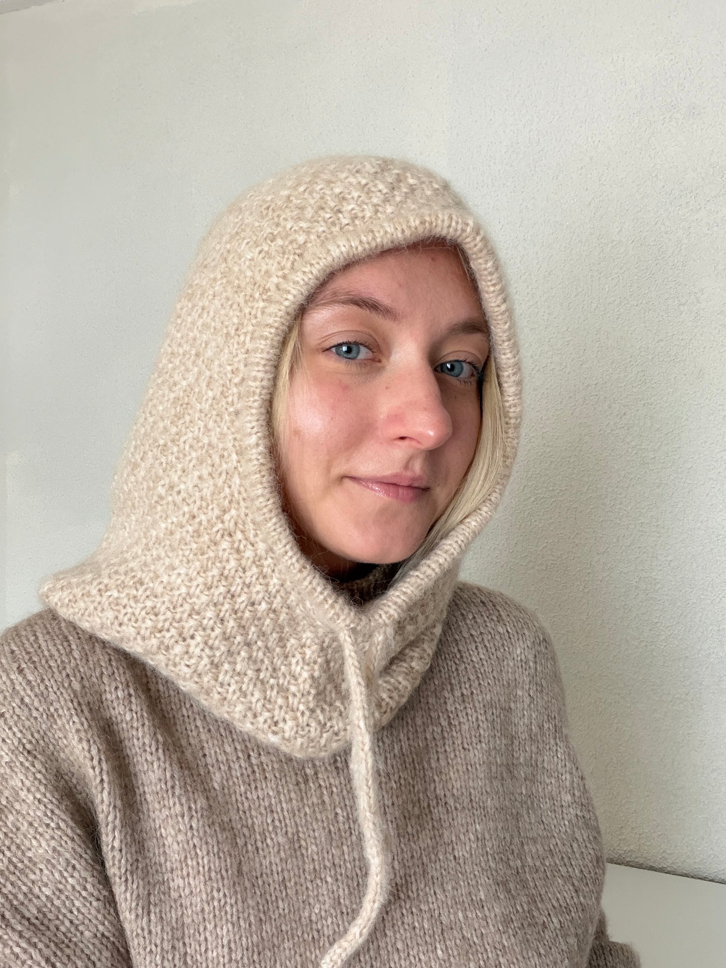 Balaklāva "Pērle" Latviešu valodā