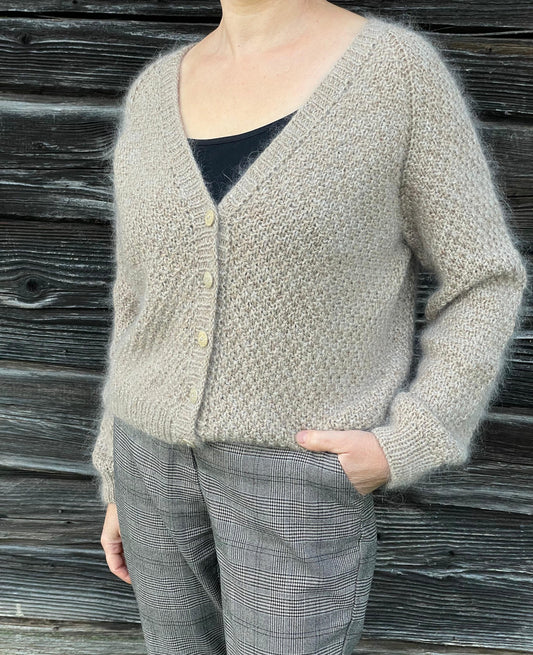 Jaka "Pērle" V veida kakla izgriezums , Latviešu valodā