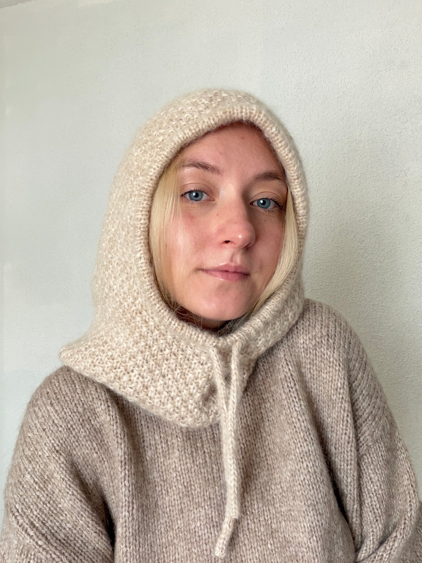 Balaklāva "Pērle" Latviešu valodā