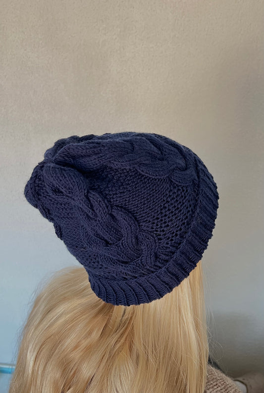 Cepure ar pīnēm un dūraiņi "Lede"  Latviešu valodā