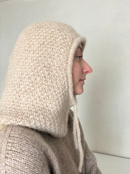 Balaklāva "Pērle" Latviešu valodā