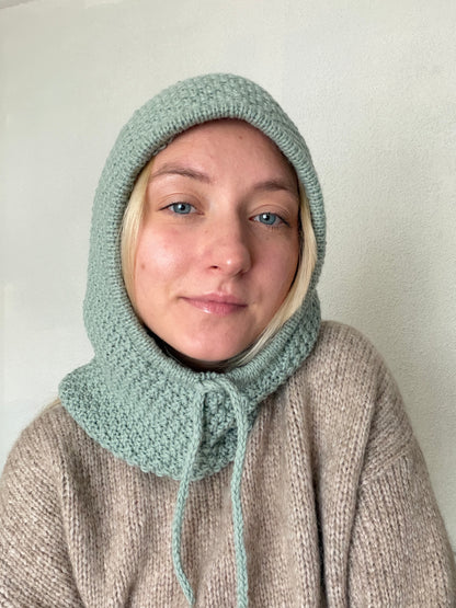 Balaklāva "Pērle" Latviešu valodā