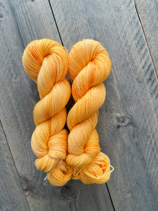 Hand dyed yarn by Stoncusknit colour 11